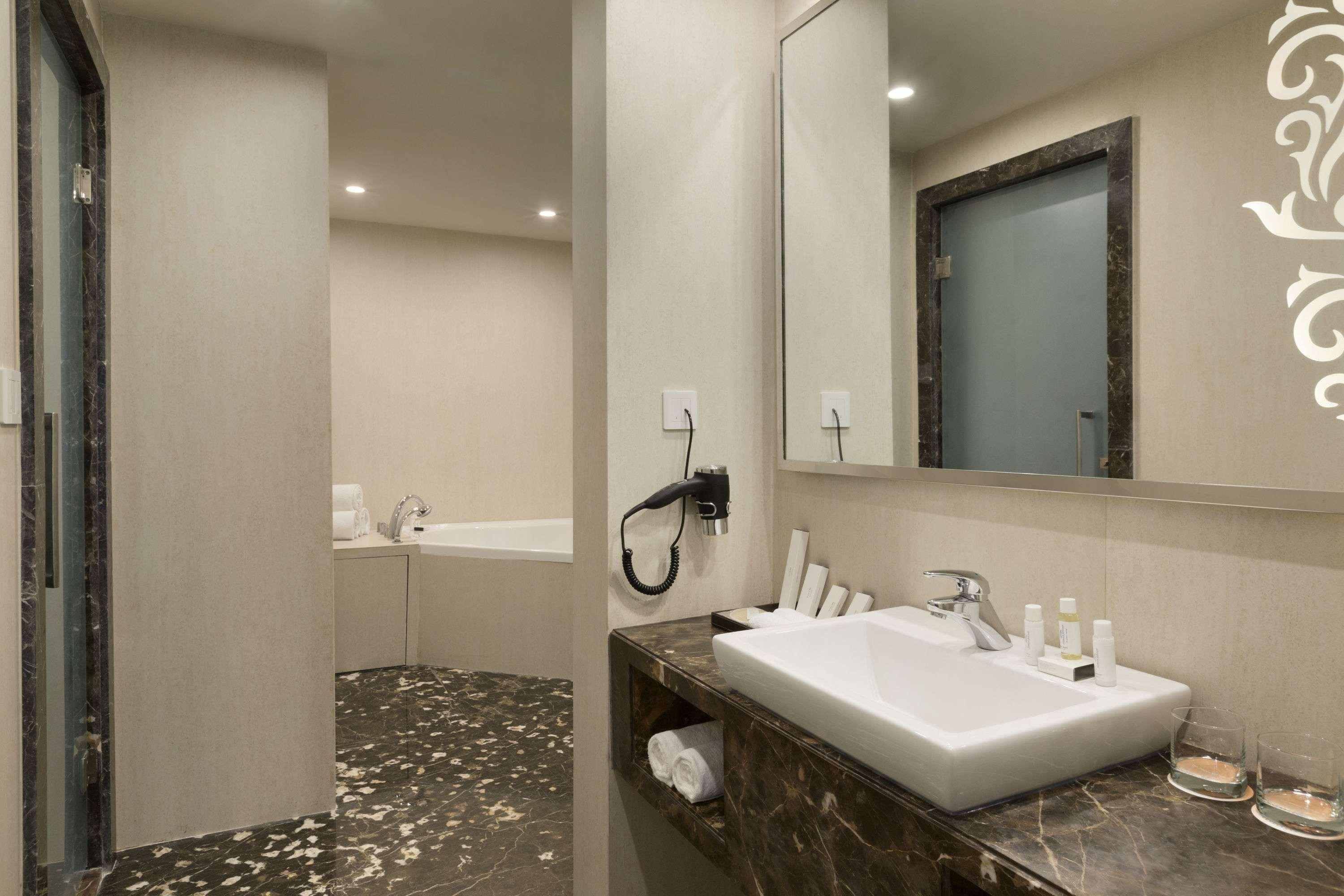 Howard Johnson By Wyndham, Hebbal, Bengaluru Екстер'єр фото