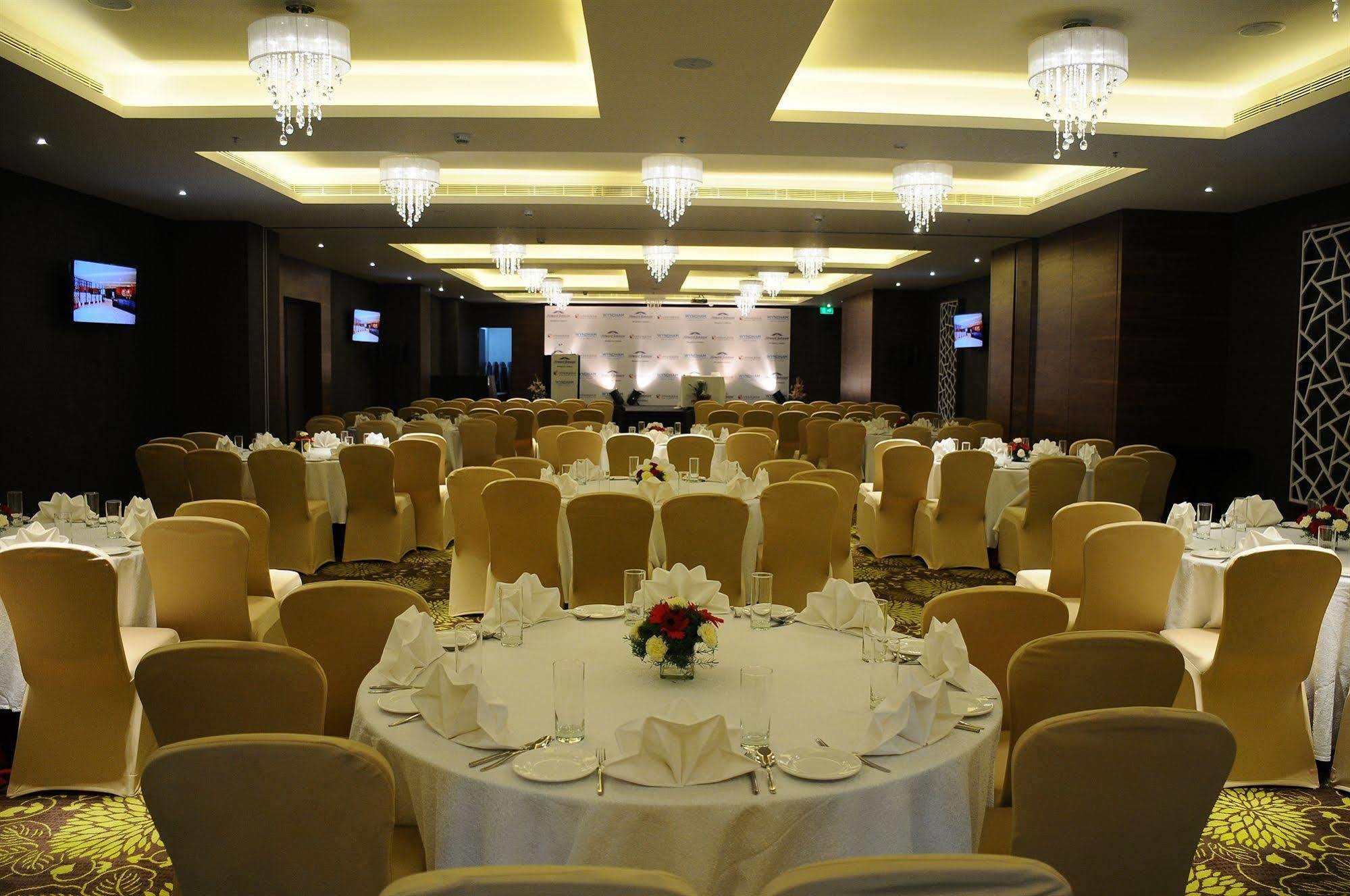 Howard Johnson By Wyndham, Hebbal, Bengaluru Екстер'єр фото