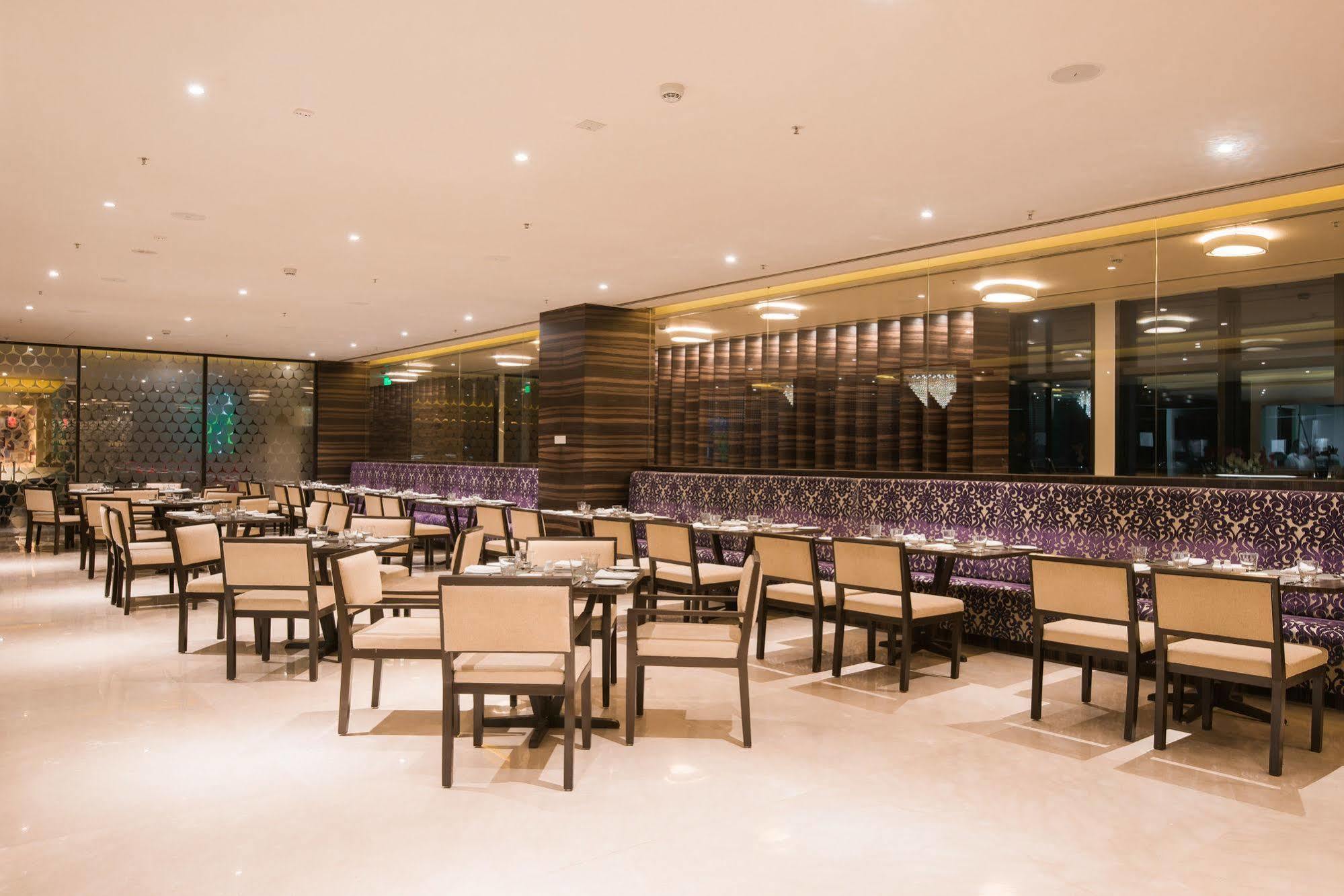 Howard Johnson By Wyndham, Hebbal, Bengaluru Екстер'єр фото